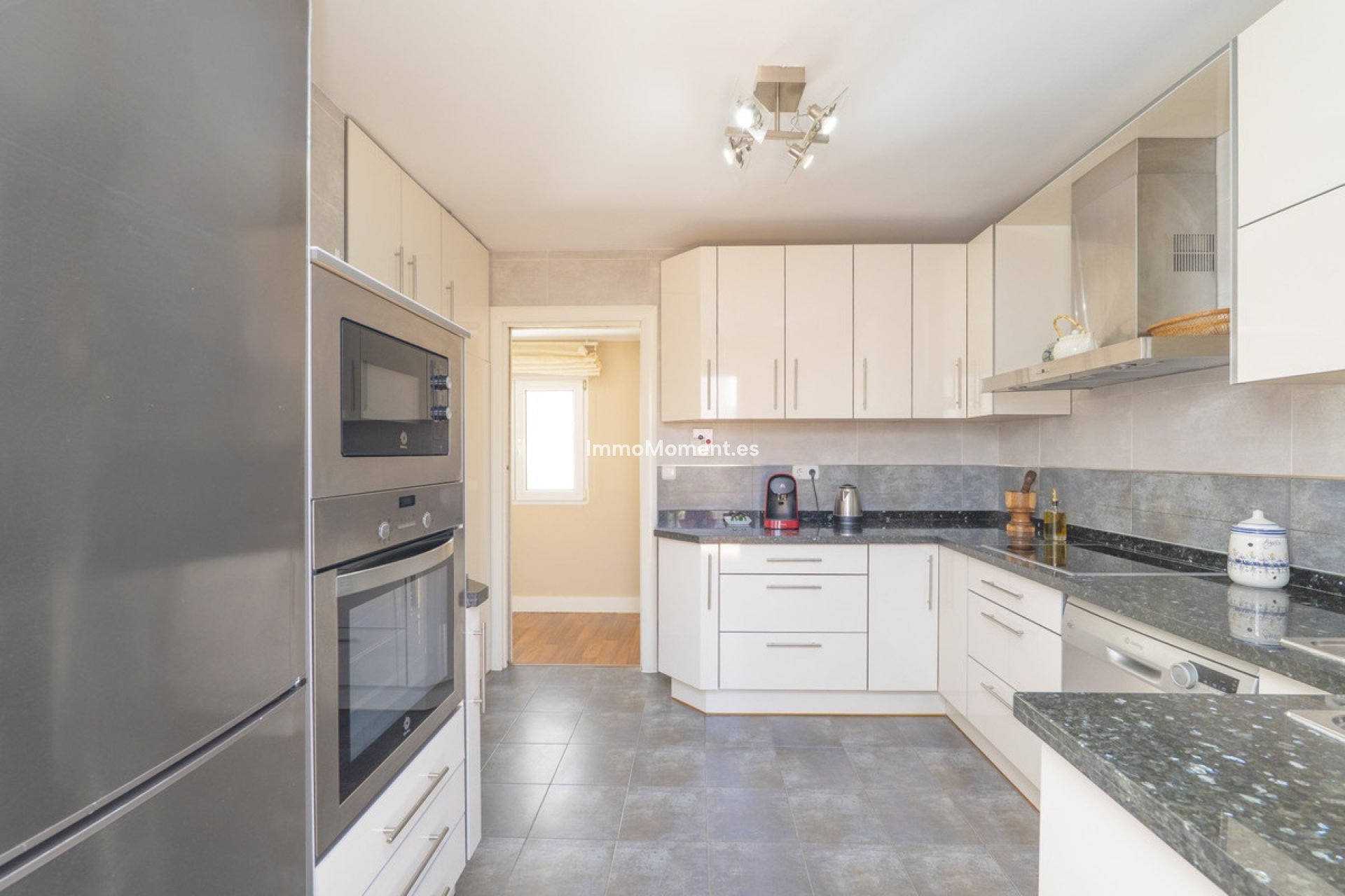 Resale - Apartment - Torremolinos - La Carihuela