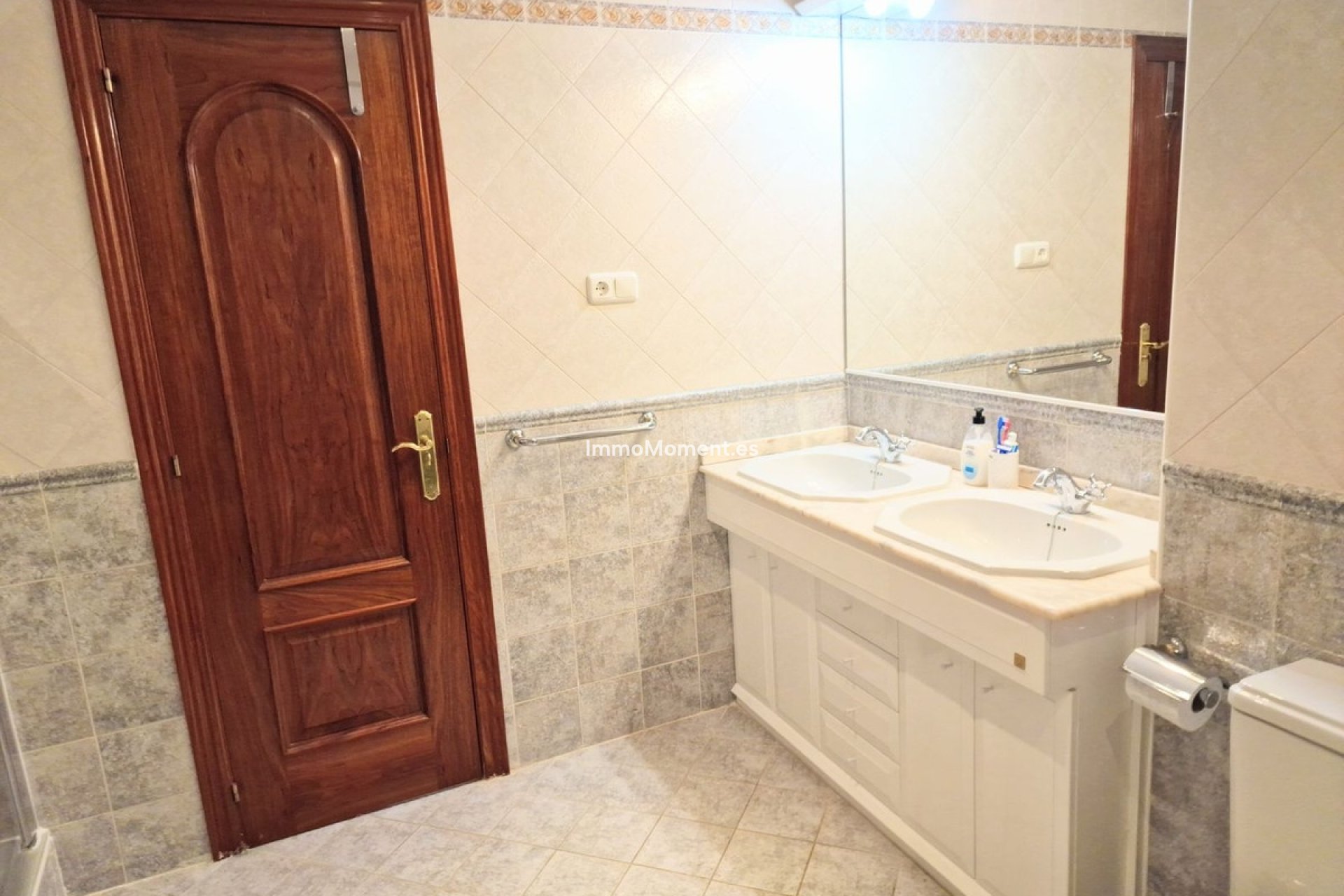 Resale - Apartment - Torremolinos - La Carihuela