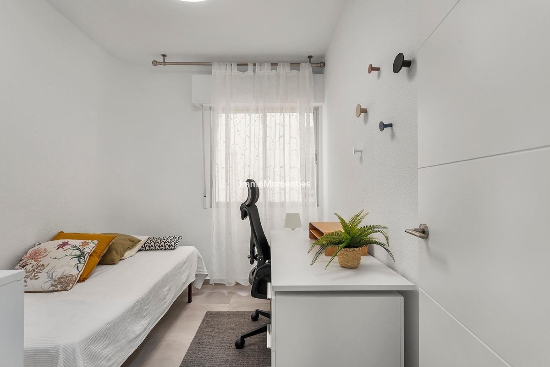 Resale - Apartment - Torrevieja - Playa de los Locos