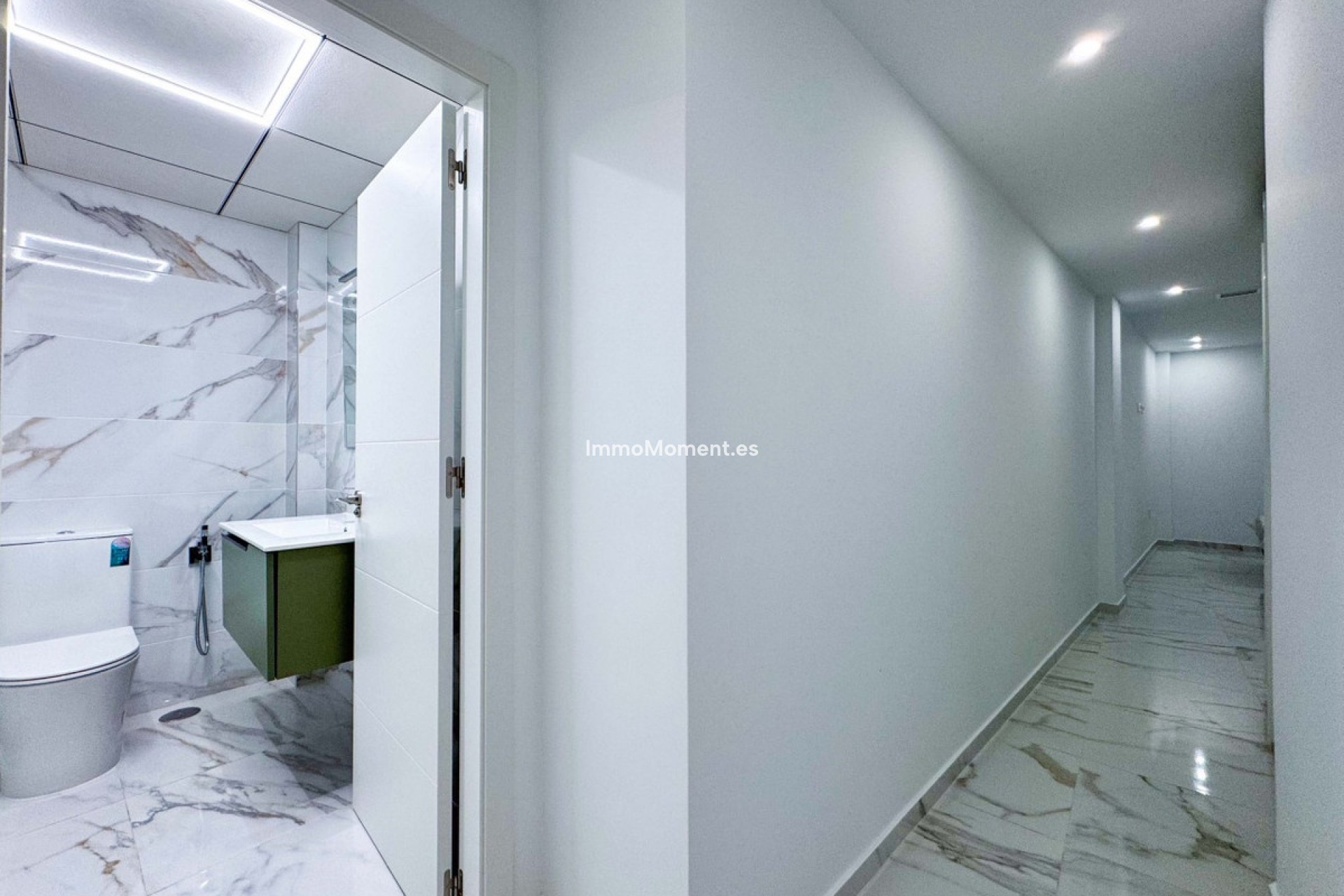 Resale - Apartment - Torrevieja - Torrevieja Centro