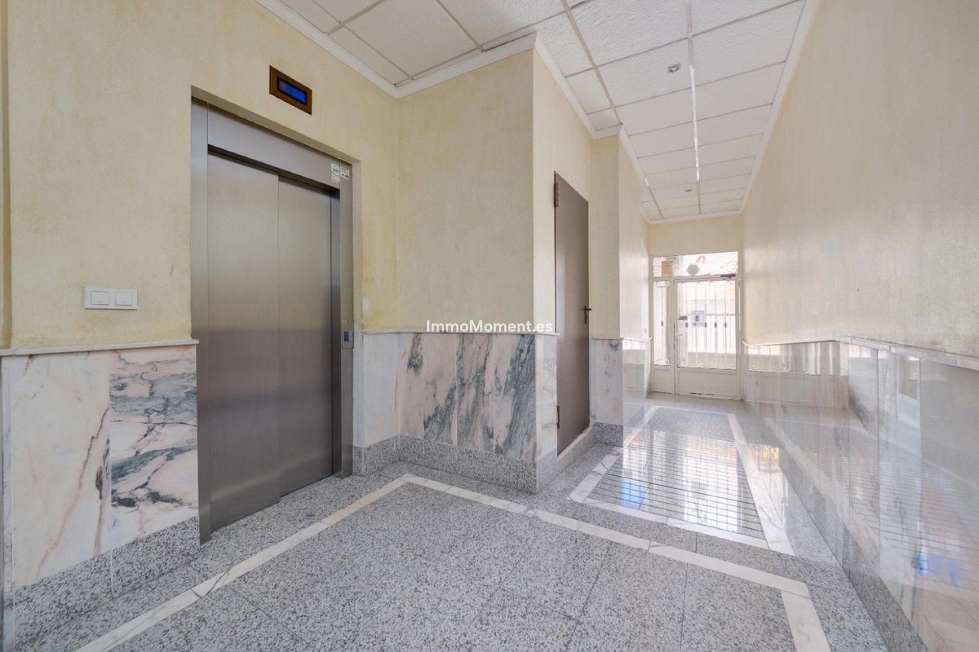 Resale - Apartment - Torrevieja - Torrevieja Centro