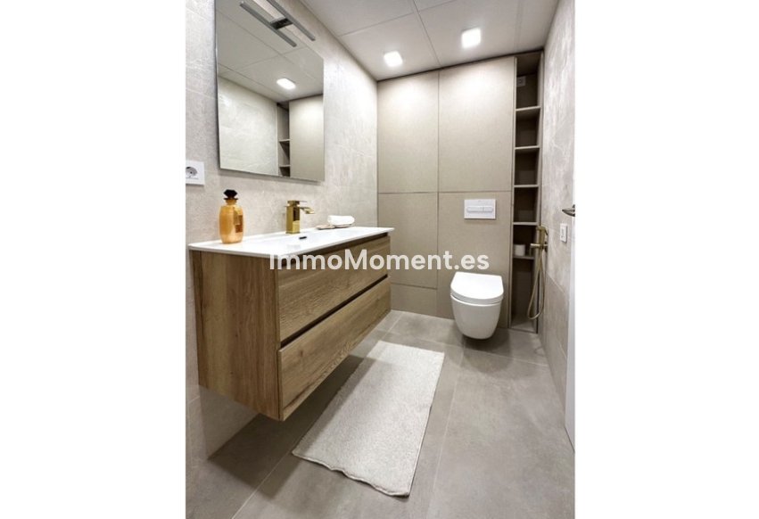 Resale - Apartment - Torrevieja - Torrevieja Centro