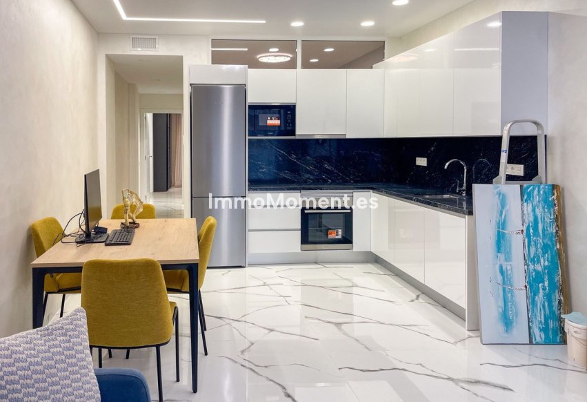 Resale - Apartment - Torrevieja - Torrevieja Centro