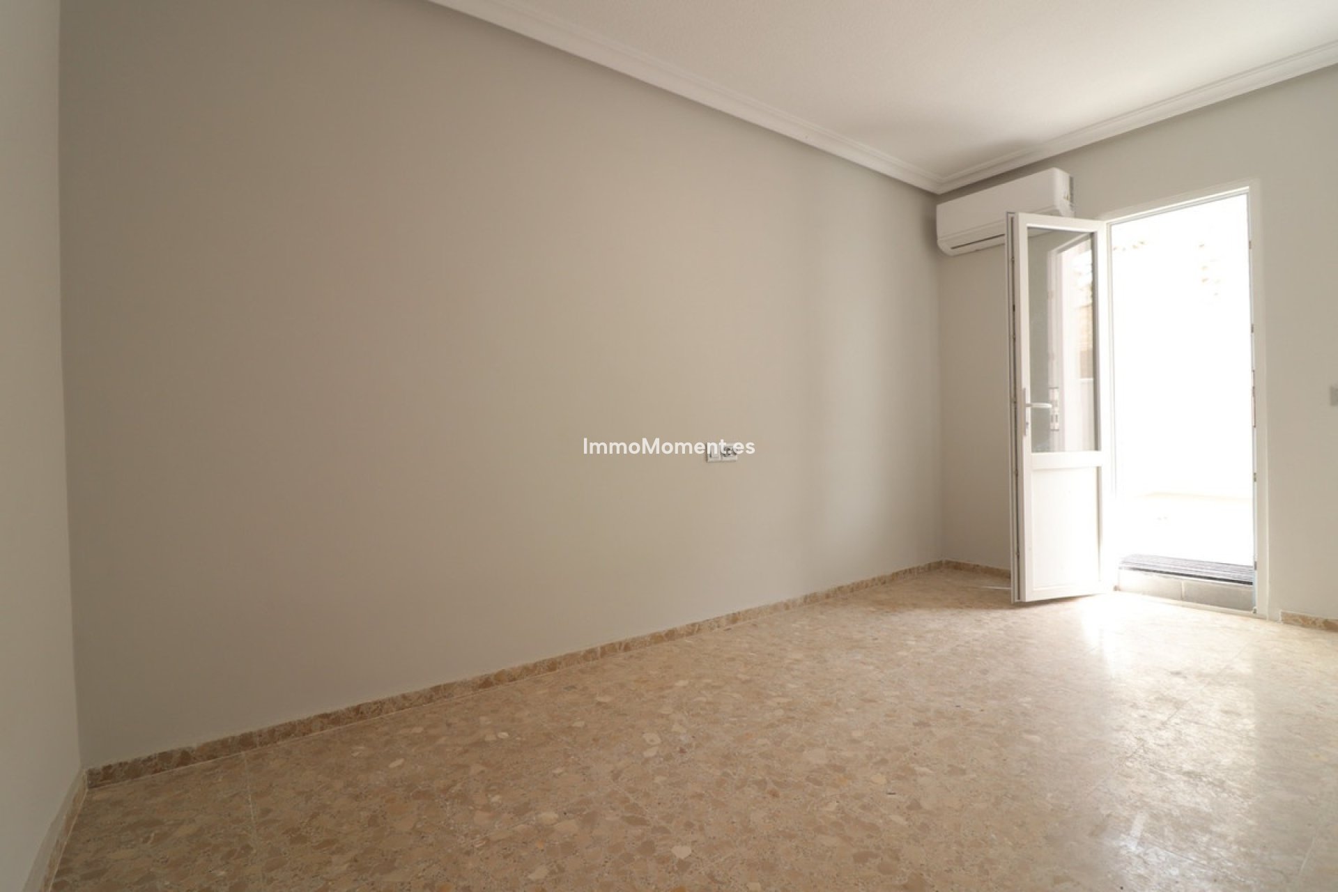 Resale - Apartment - Torrevieja - Torrevieja Centro