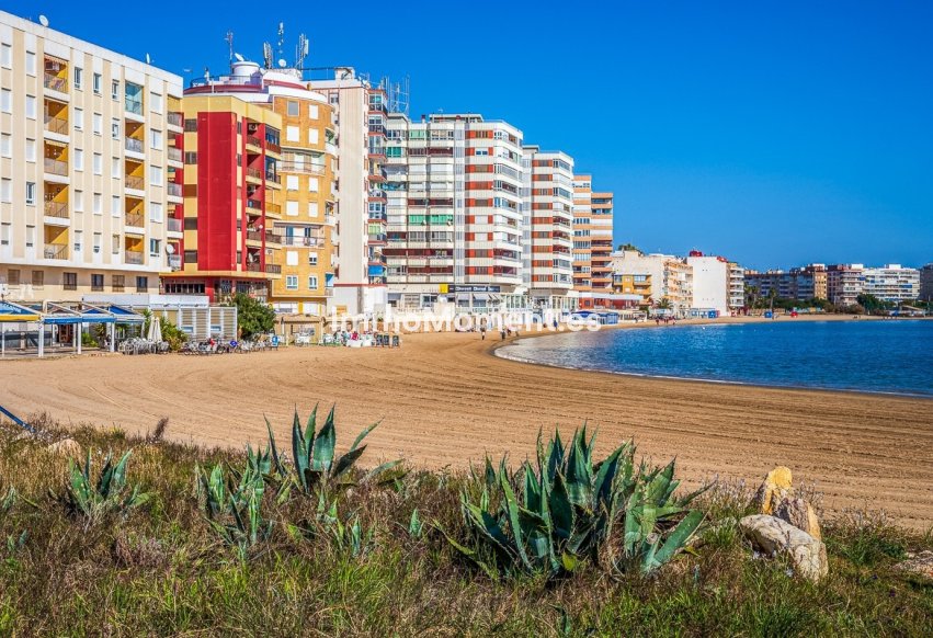 Resale - Apartment - Torrevieja - Torrevieja Centro