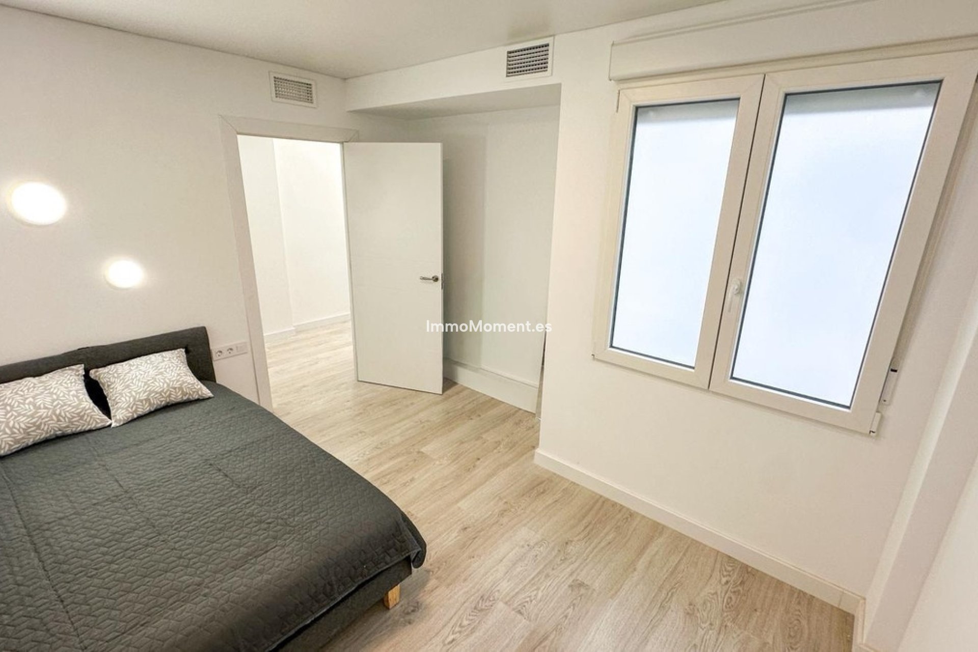 Resale - Apartment - Torrevieja - Torrevieja Centro