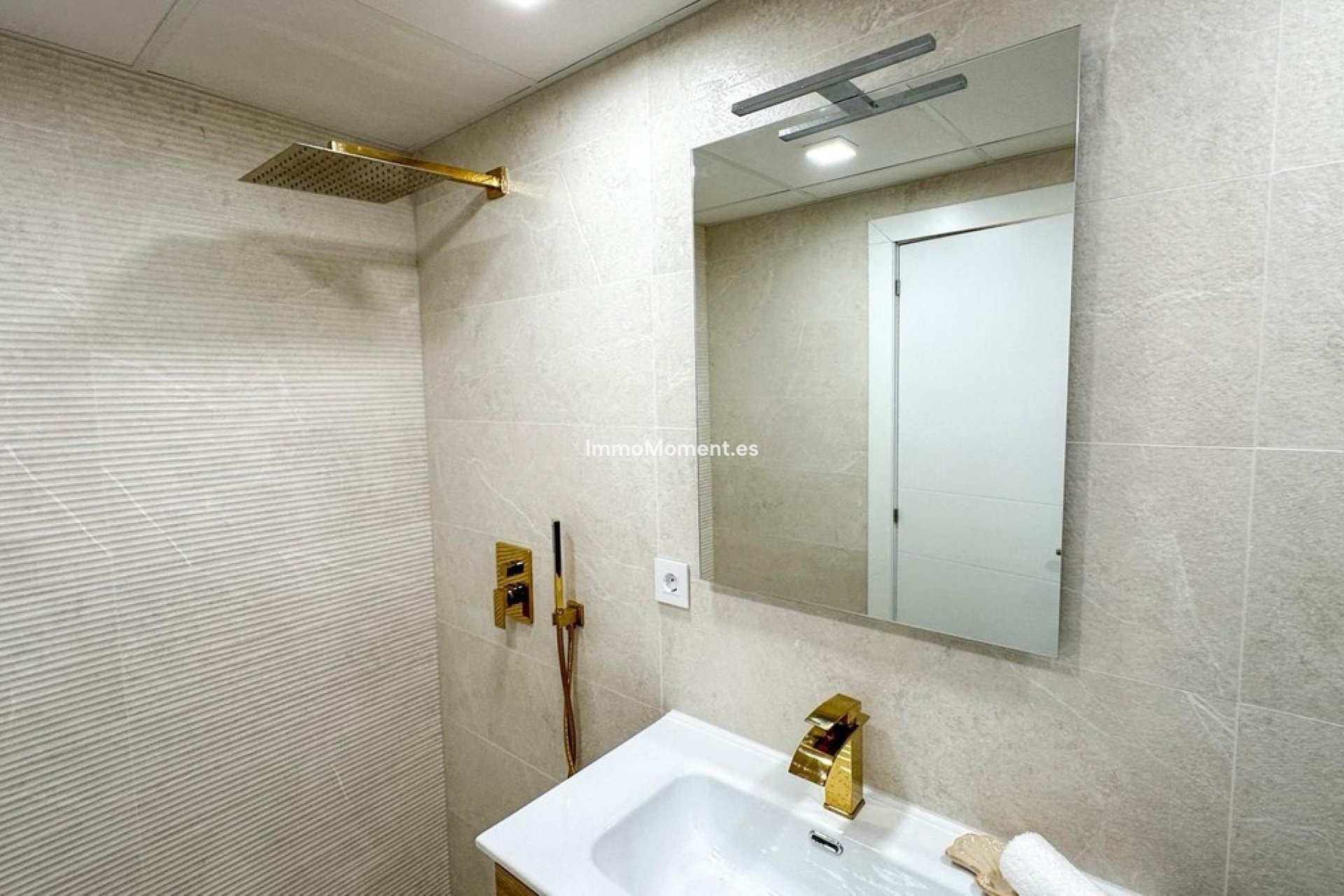 Resale - Apartment - Torrevieja - Torrevieja Centro