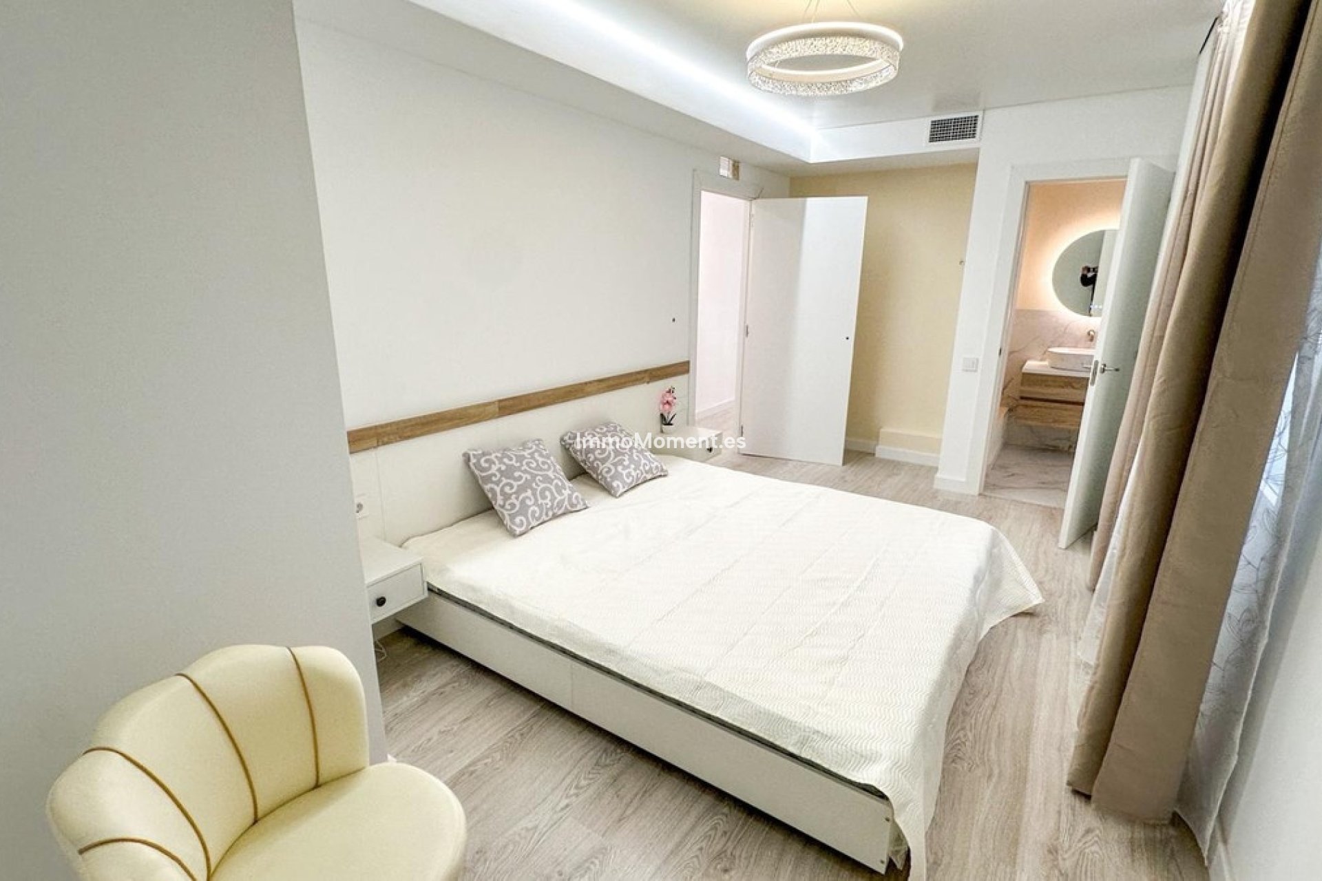 Resale - Apartment - Torrevieja - Torrevieja Centro