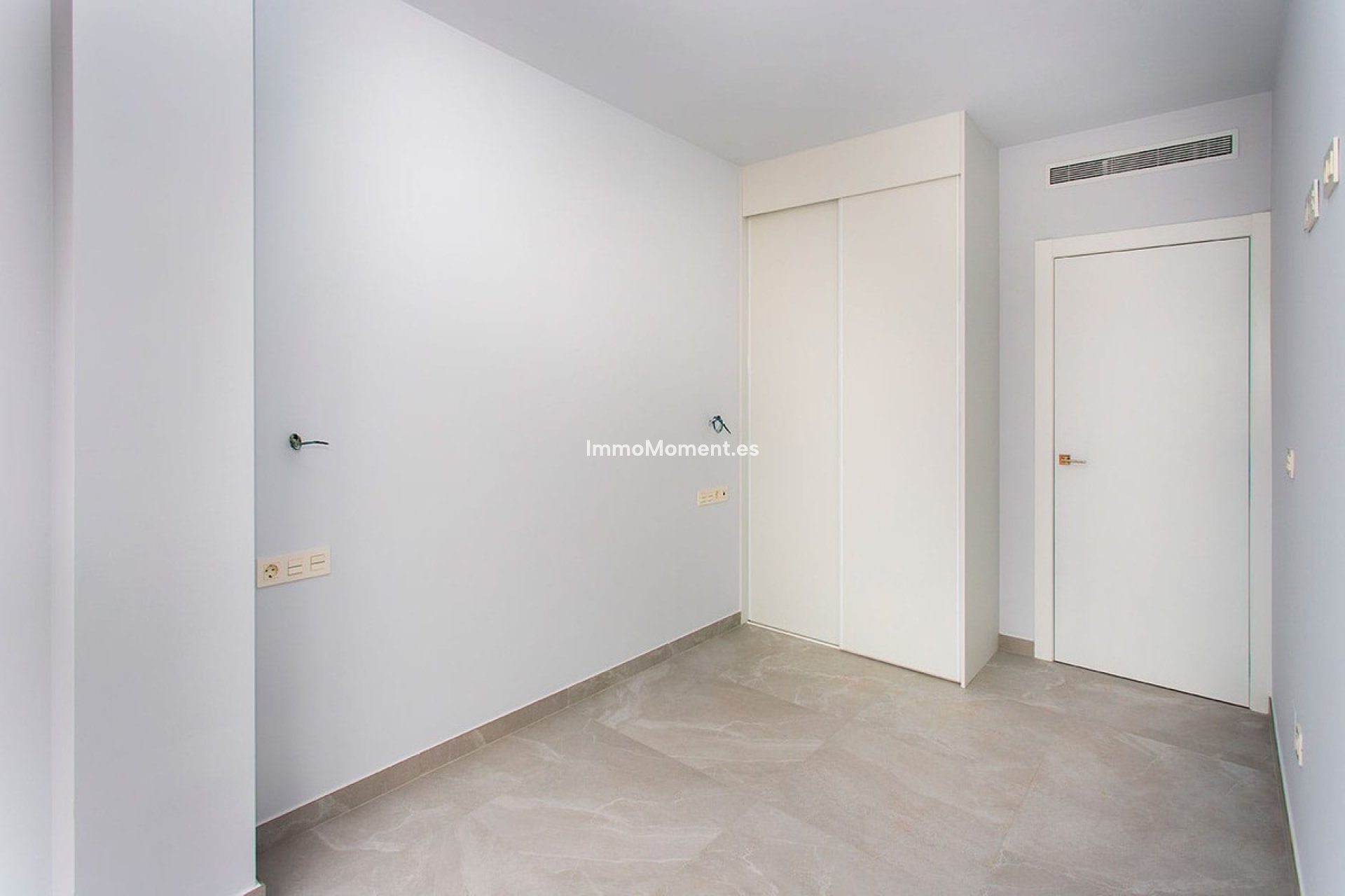 Resale - Apartment - Torrevieja - Torrevieja Centro