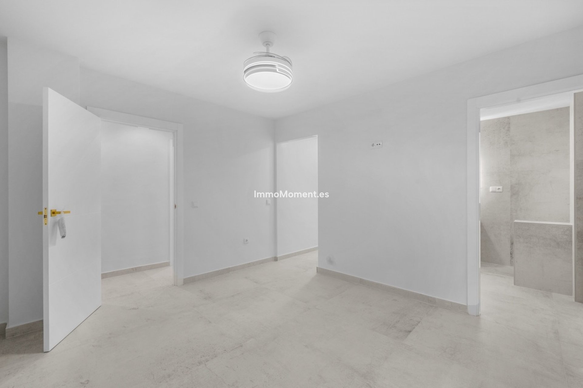 Resale - Apartment - Torrevieja - Torrevieja Centro