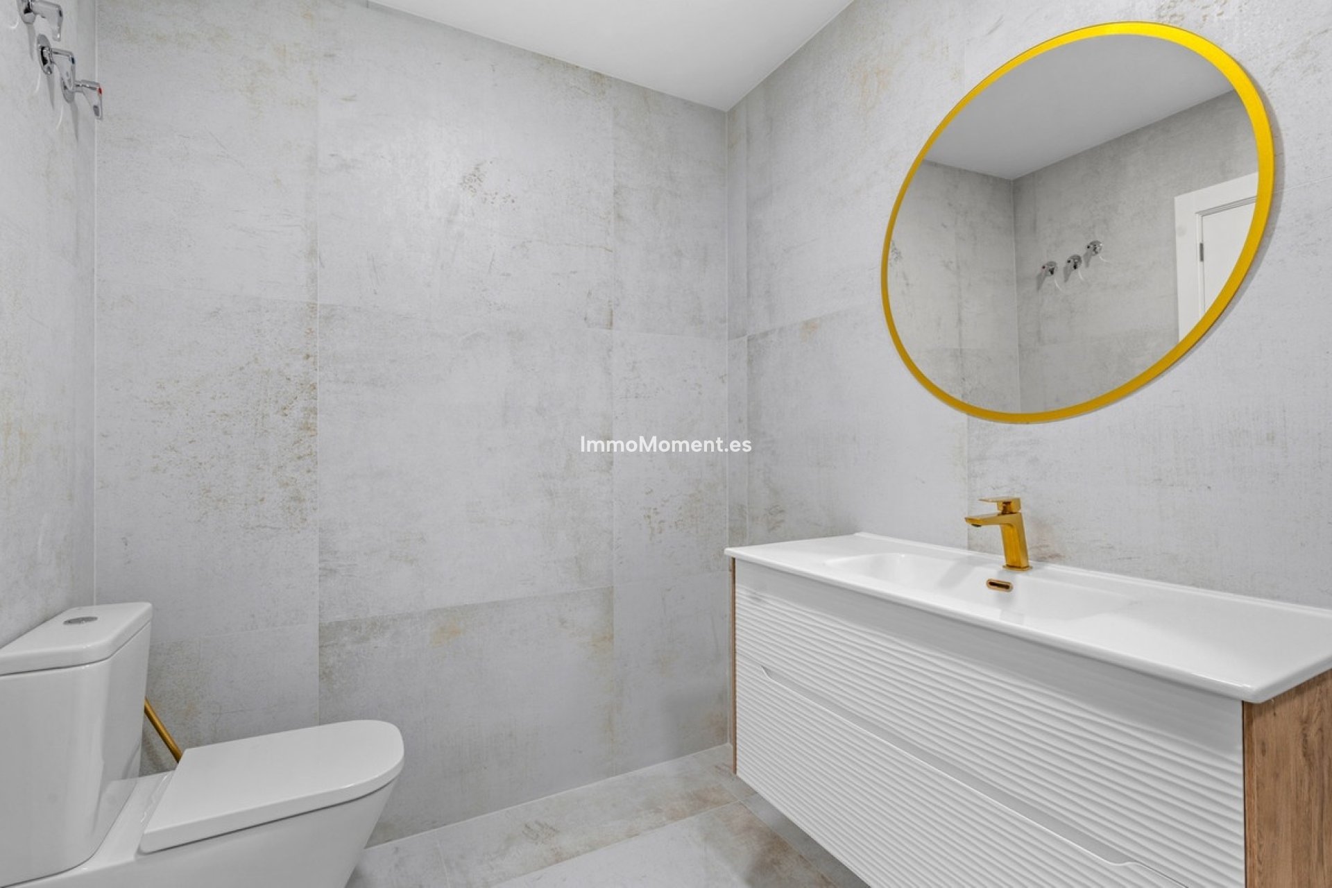 Resale - Apartment - Torrevieja - Torrevieja Centro