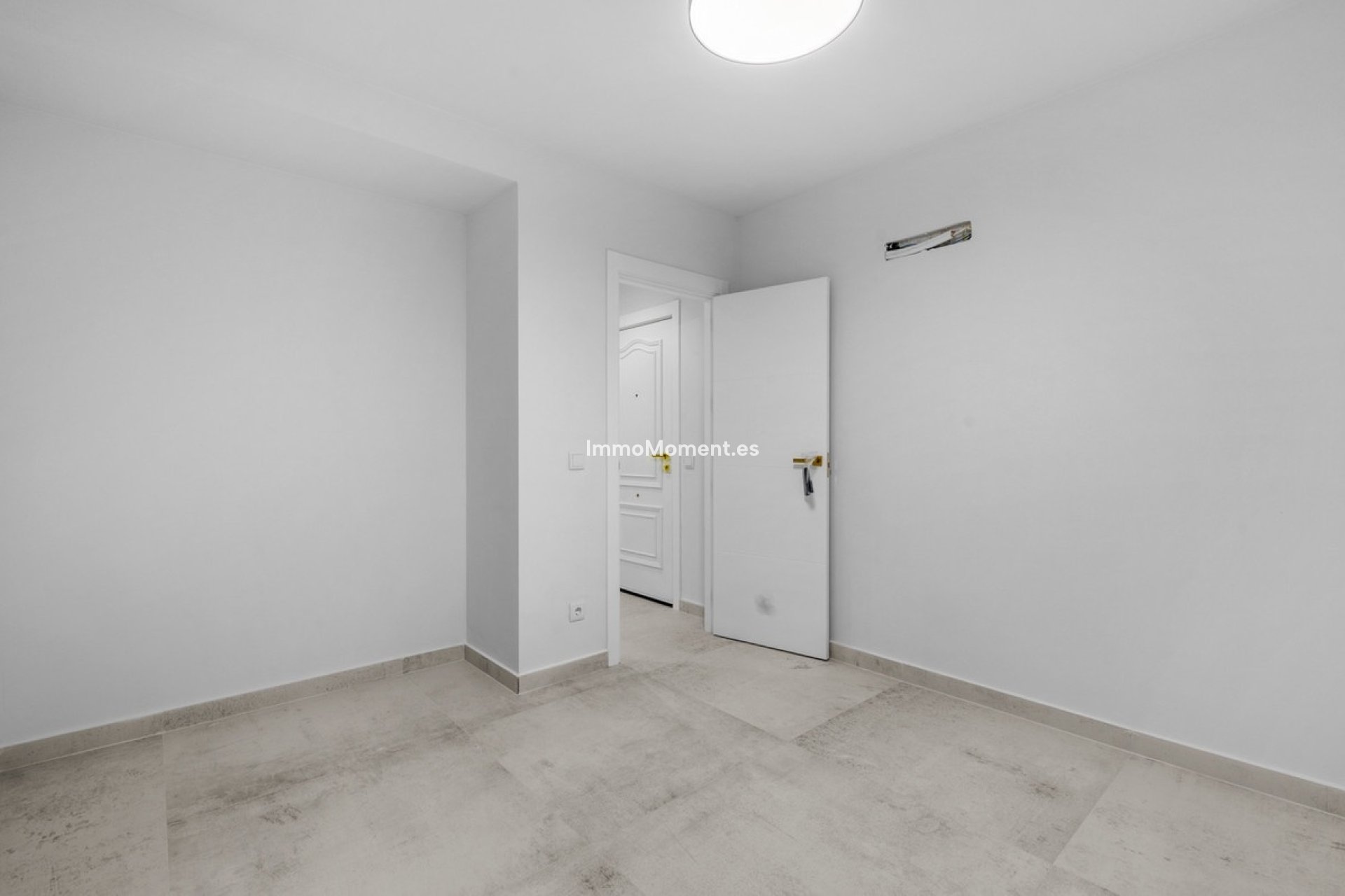 Resale - Apartment - Torrevieja - Torrevieja Centro