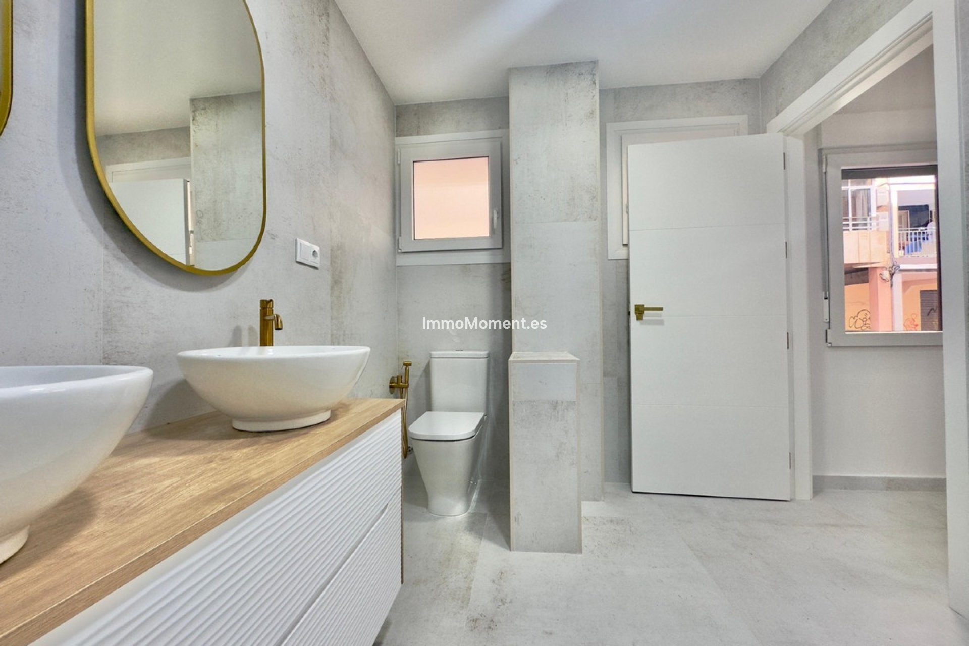 Resale - Apartment - Torrevieja - Torrevieja Centro