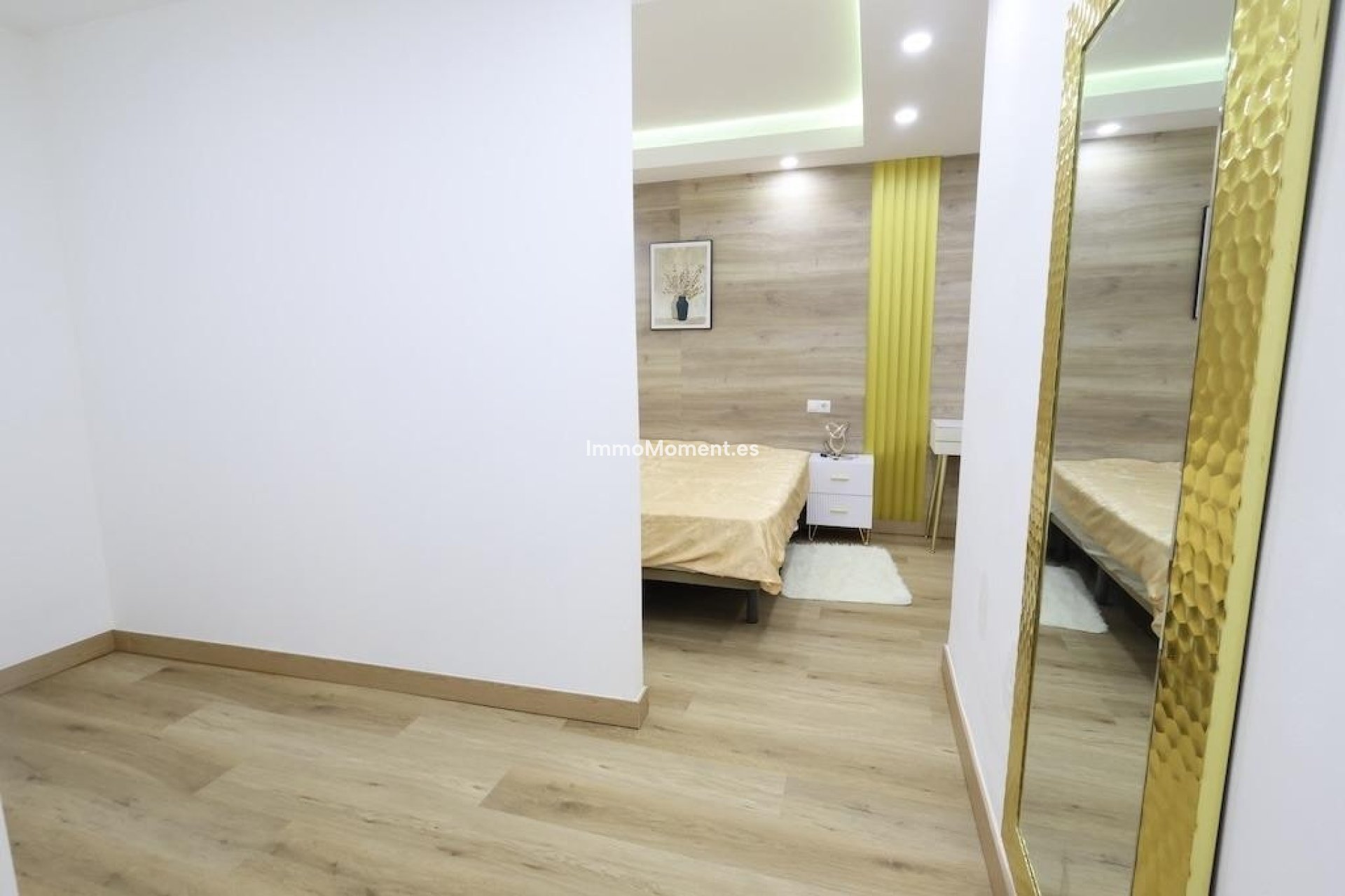Resale - Apartment - Torrevieja - Torrevieja Centro