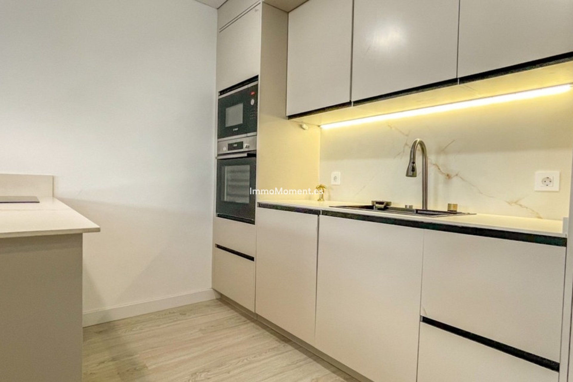 Resale - Apartment - Torrevieja - Torrevieja Centro
