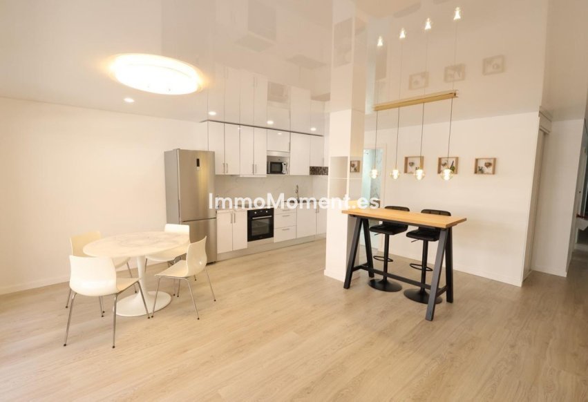 Resale - Apartment - Torrevieja - Torrevieja Centro