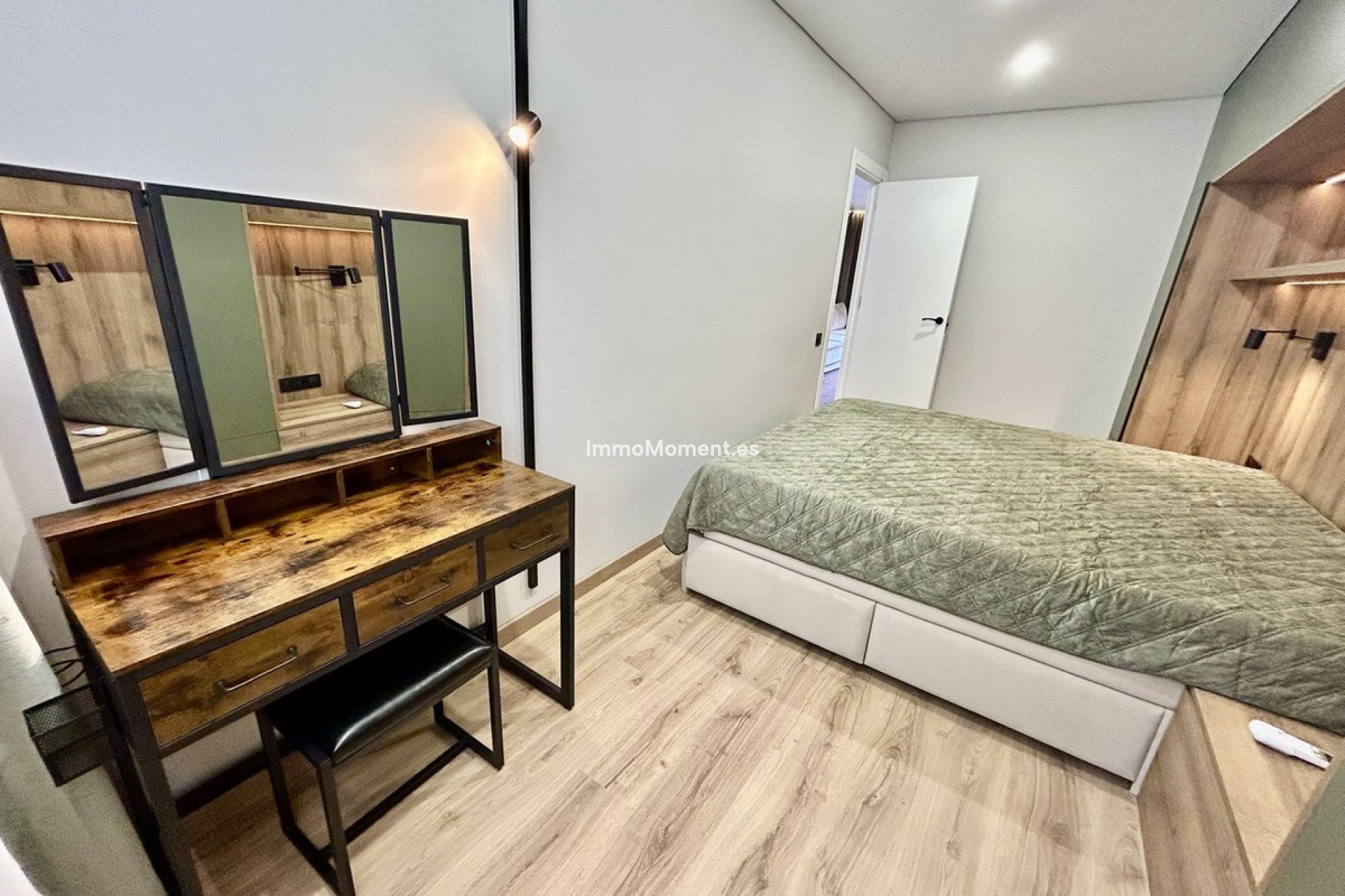 Resale - Apartment - Torrevieja - Torrevieja Centro