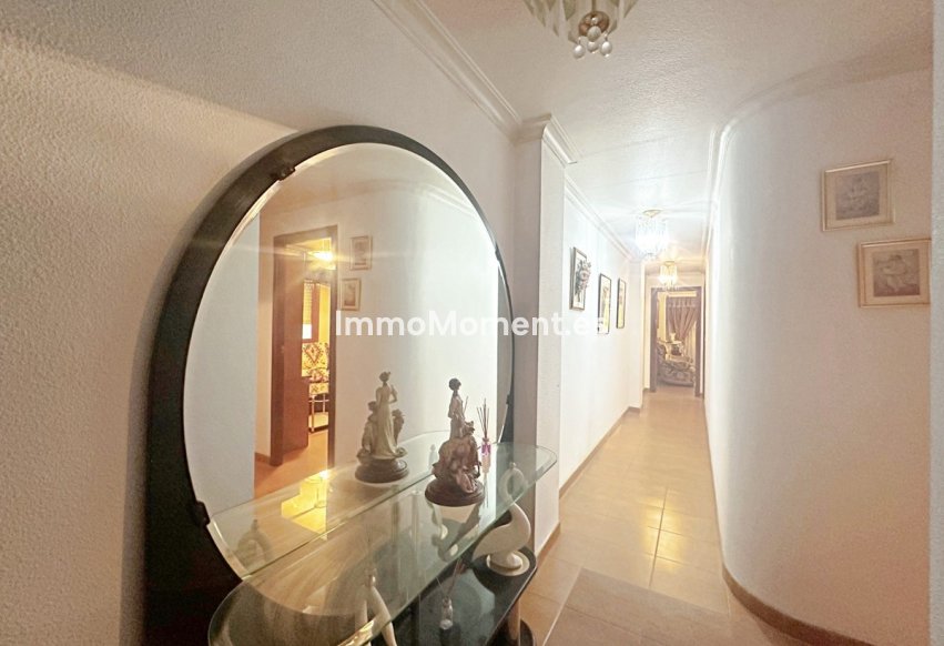 Resale - Apartment - Torrevieja - Torrevieja Centro