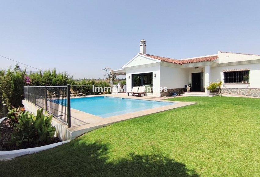 Resale - Country house - Inland  - Alhaurín de la Torre