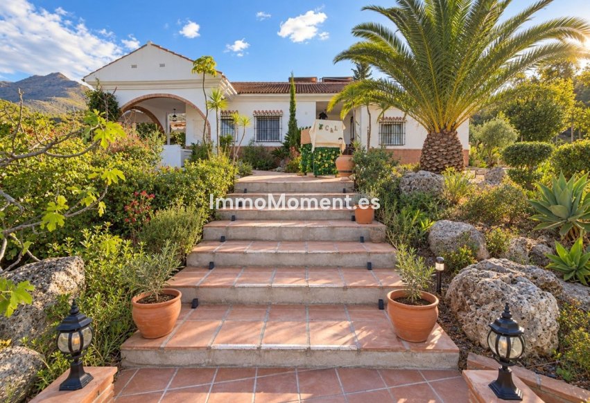 Resale - Country house - Inland  - Alhaurín de la Torre