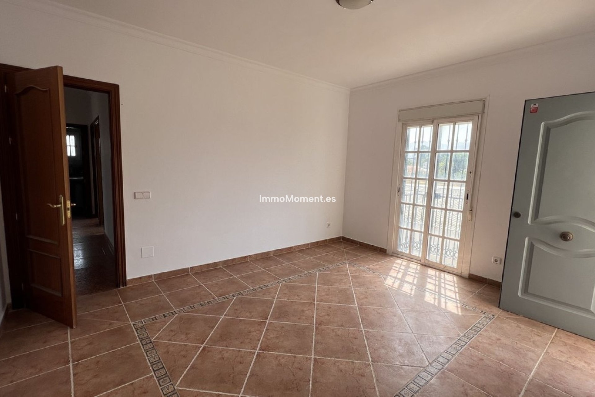 Resale - Country house - Inland  - Alhaurín de la Torre