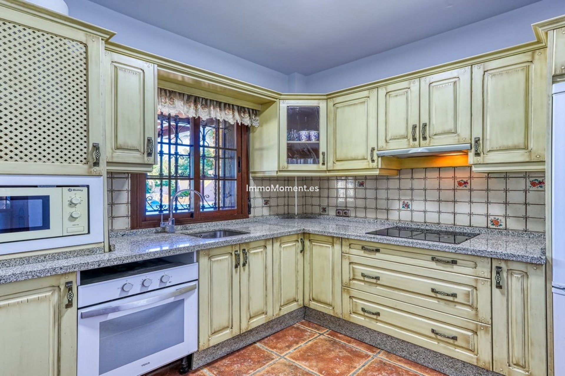 Resale - Country house - Inland  - Alhaurín de la Torre