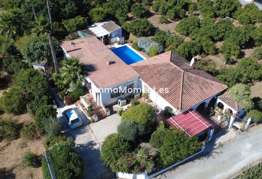 Resale - Country house - Inland  - Alhaurín el Grande Centro