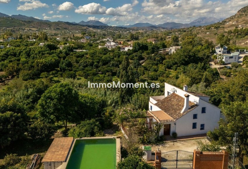 Resale - Country house - Inland  - Alhaurín el Grande Centro