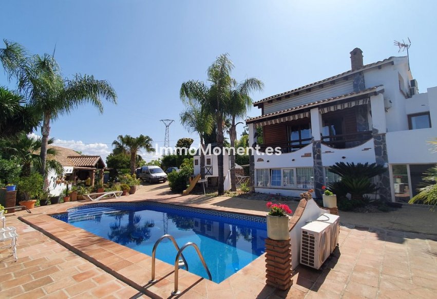 Resale - Country house - Inland  - Alhaurín el Grande Centro