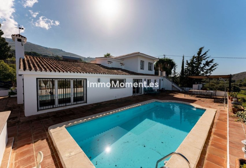 Resale - Country house - Inland  - Alhaurín el Grande Centro