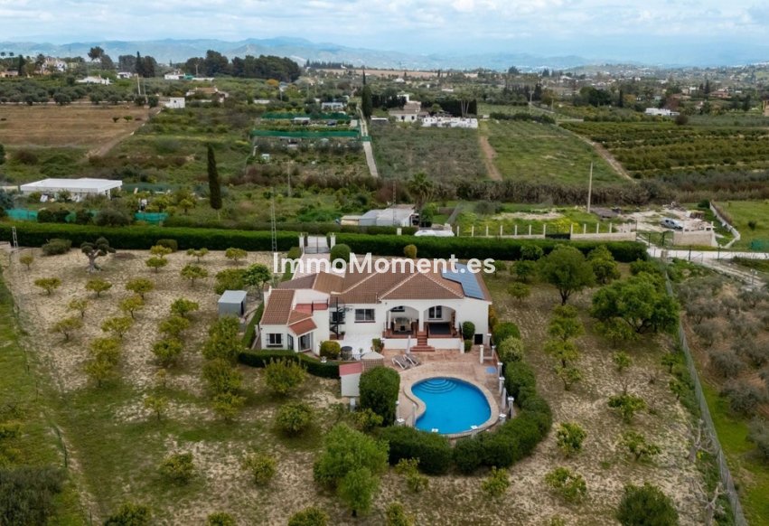 Resale - Country house - Inland  - Alhaurín el Grande Centro