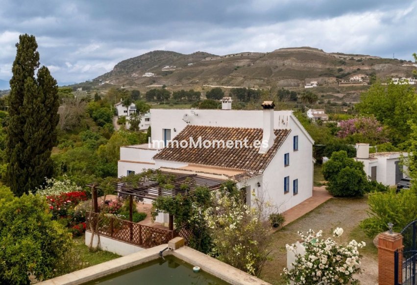 Resale - Country house - Inland  - Alhaurín el Grande Centro