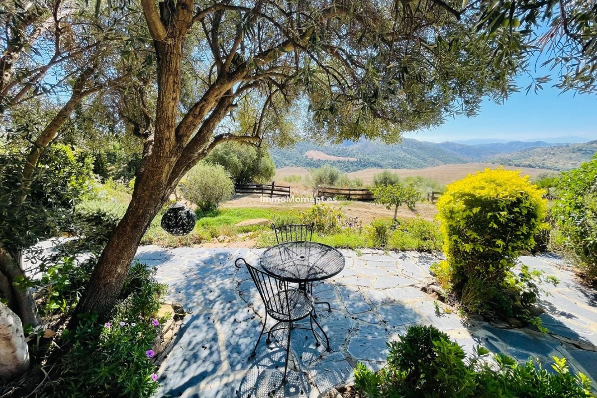 Resale - Country house - Inland  - Almogía