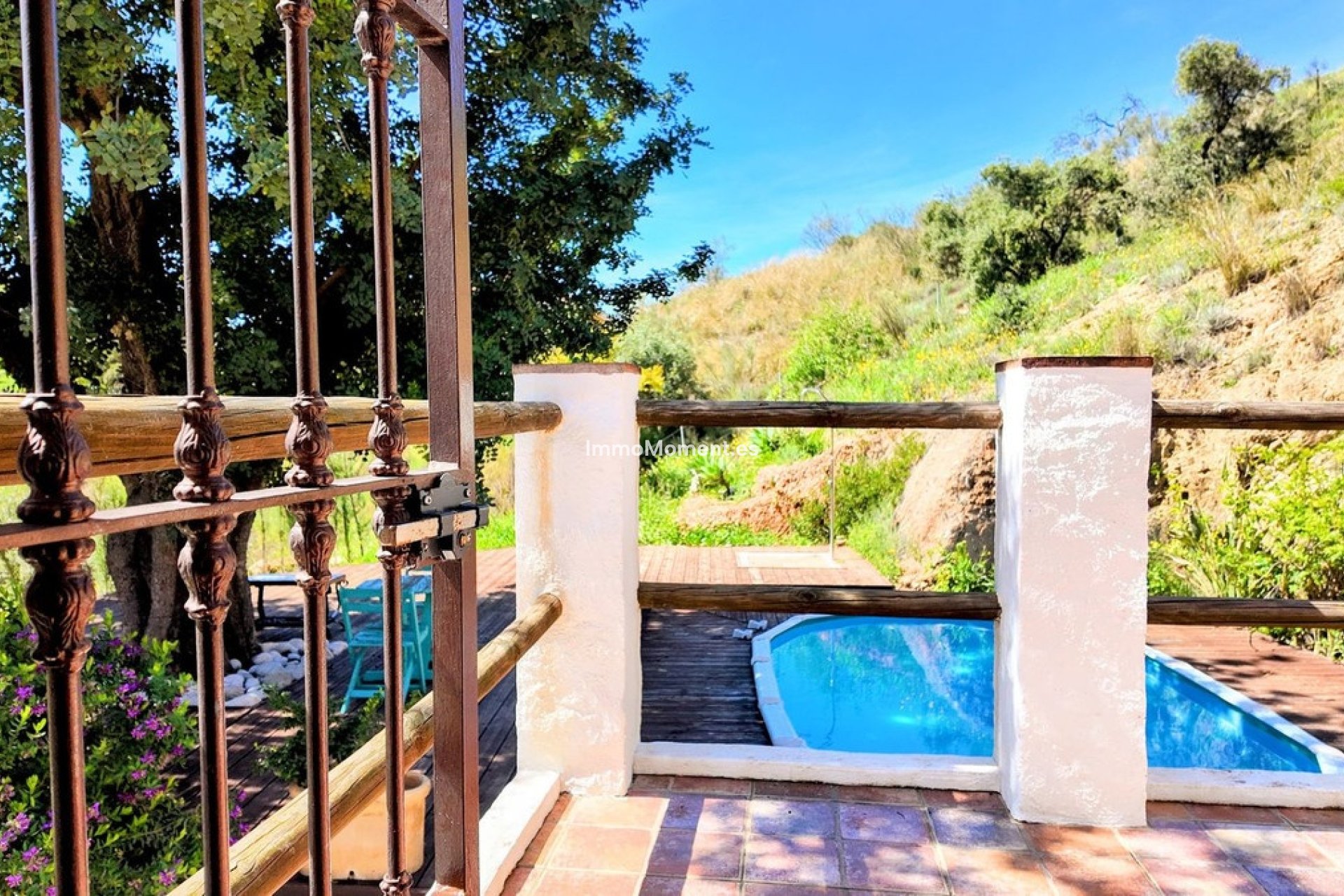 Resale - Country house - Inland  - Almogía