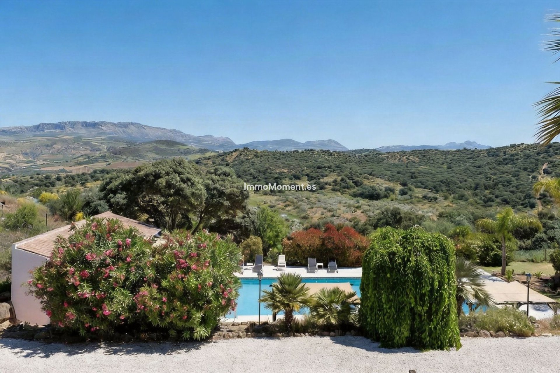 Resale - Country house - Inland  - Almogía