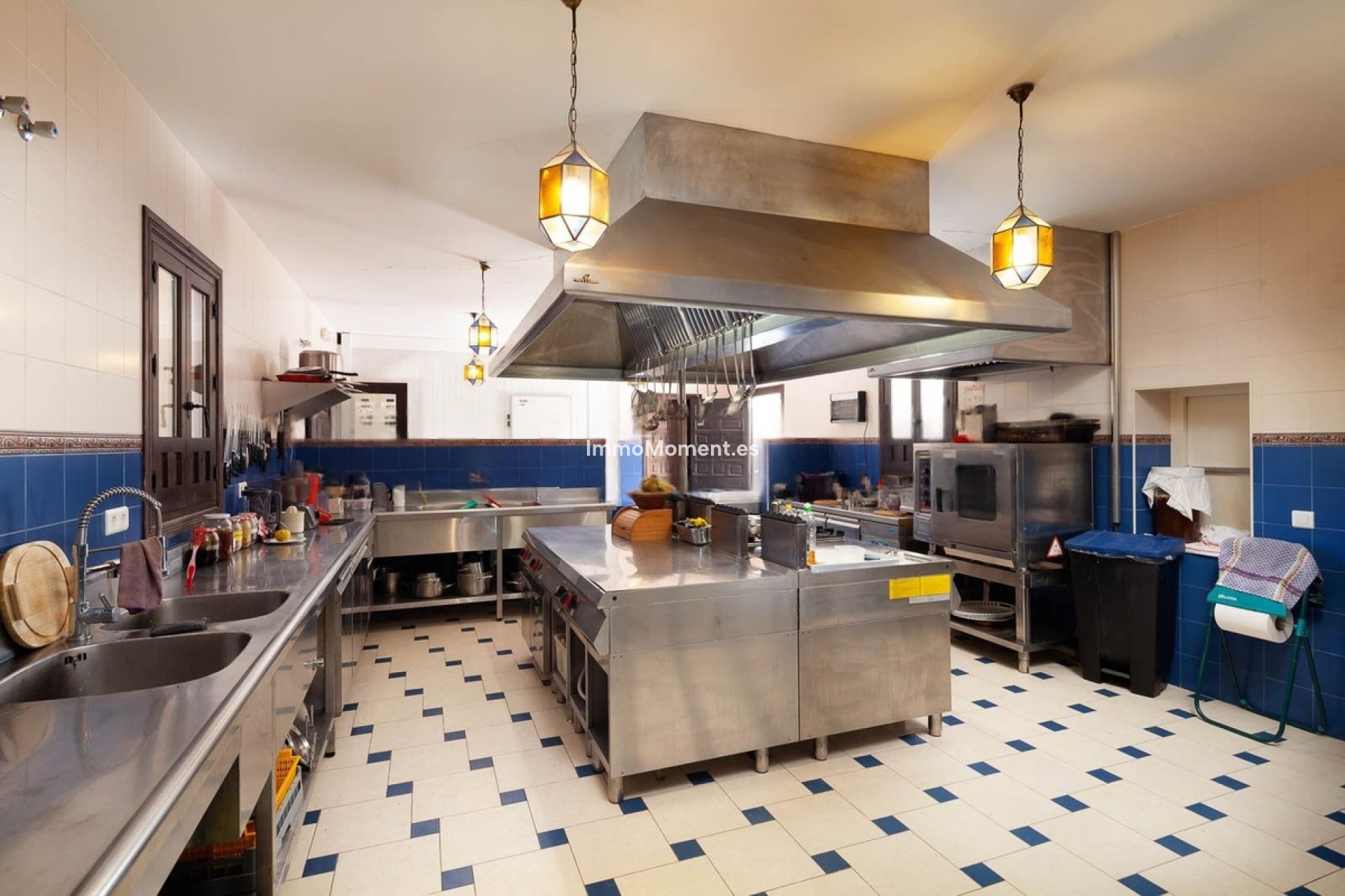 Resale - Country house - Inland  - Almogía