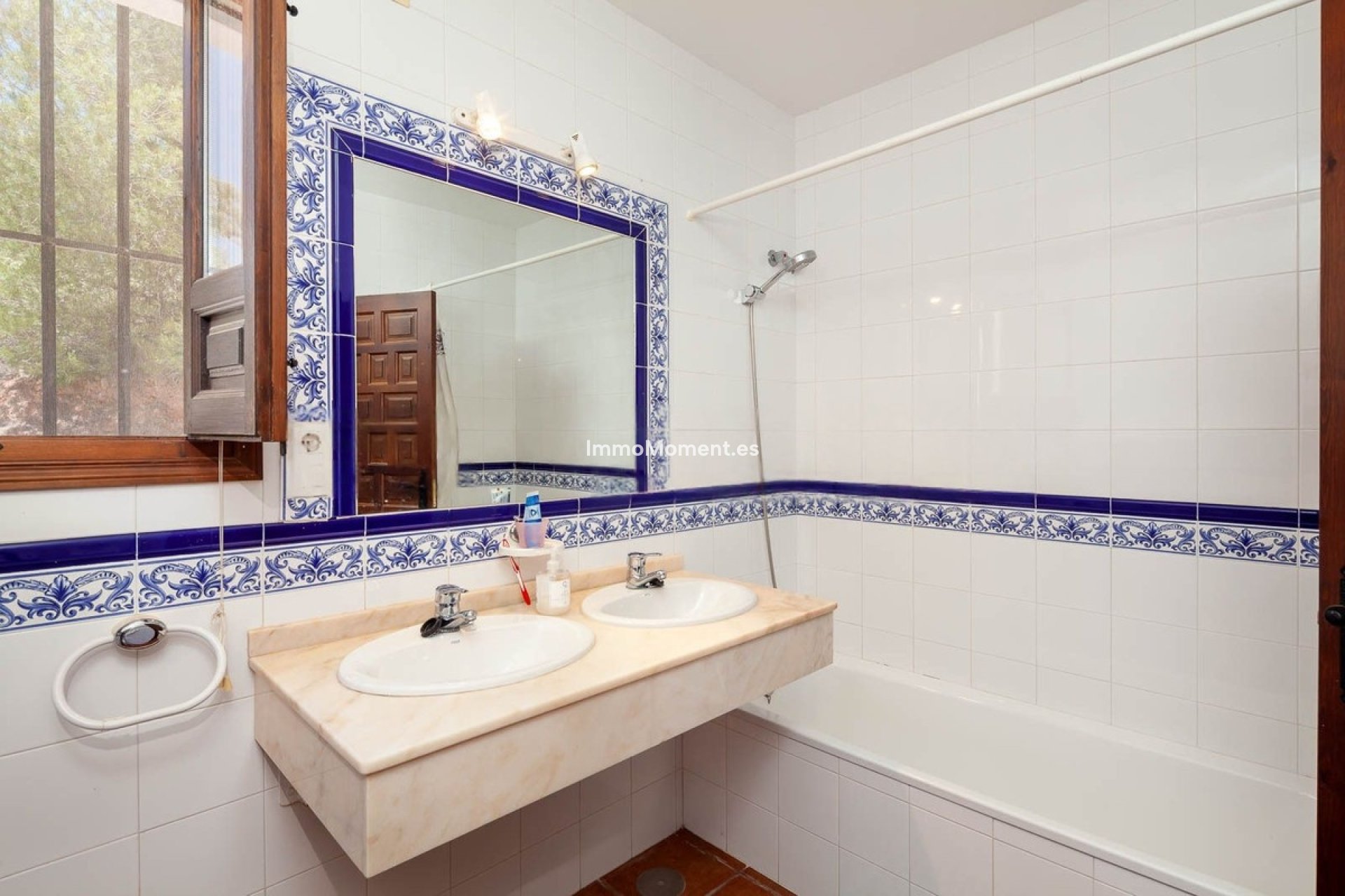 Resale - Country house - Inland  - Almogía