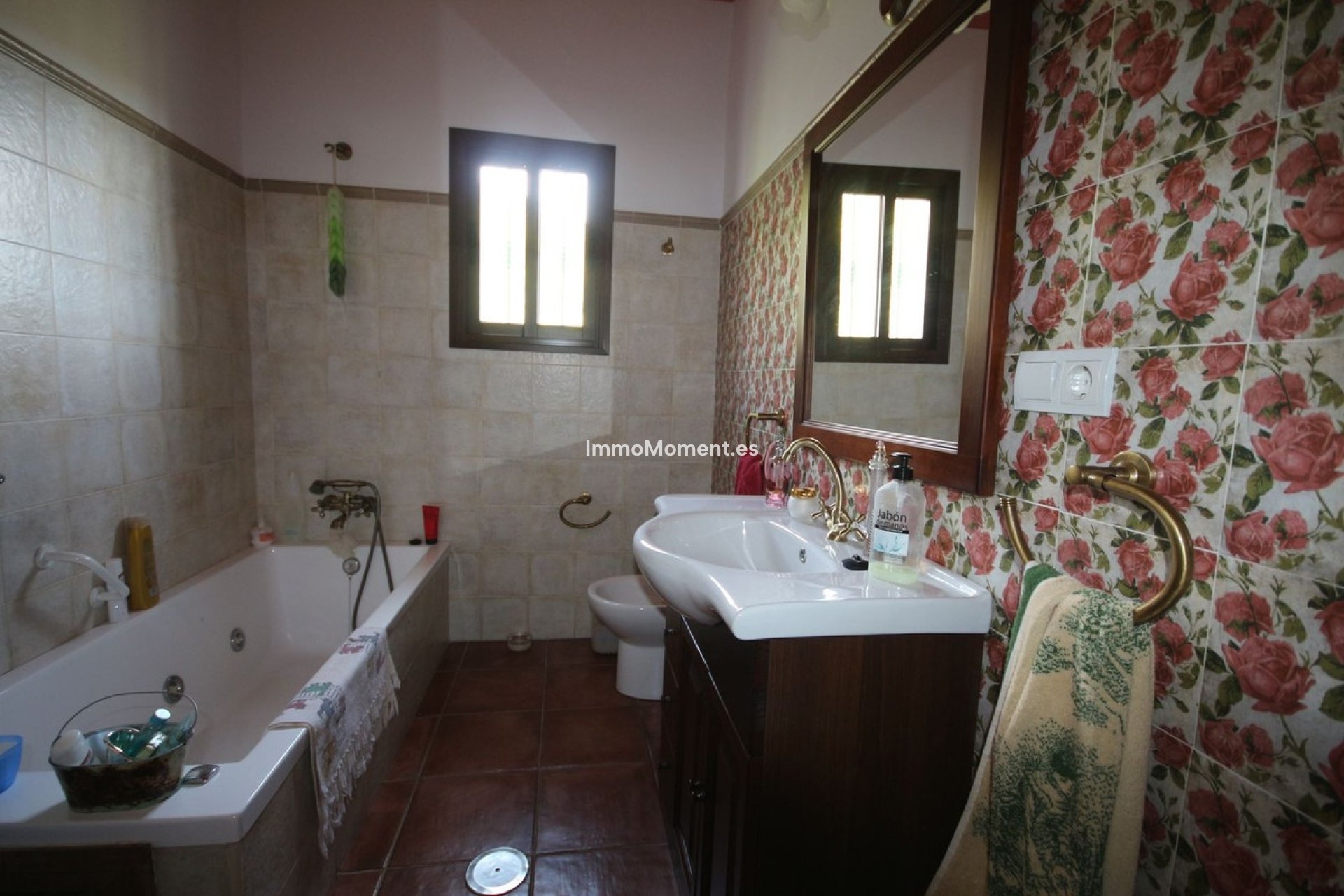 Resale - Country house - Inland  - Almogía