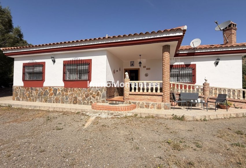 Resale - Country house - Inland  - Almogía