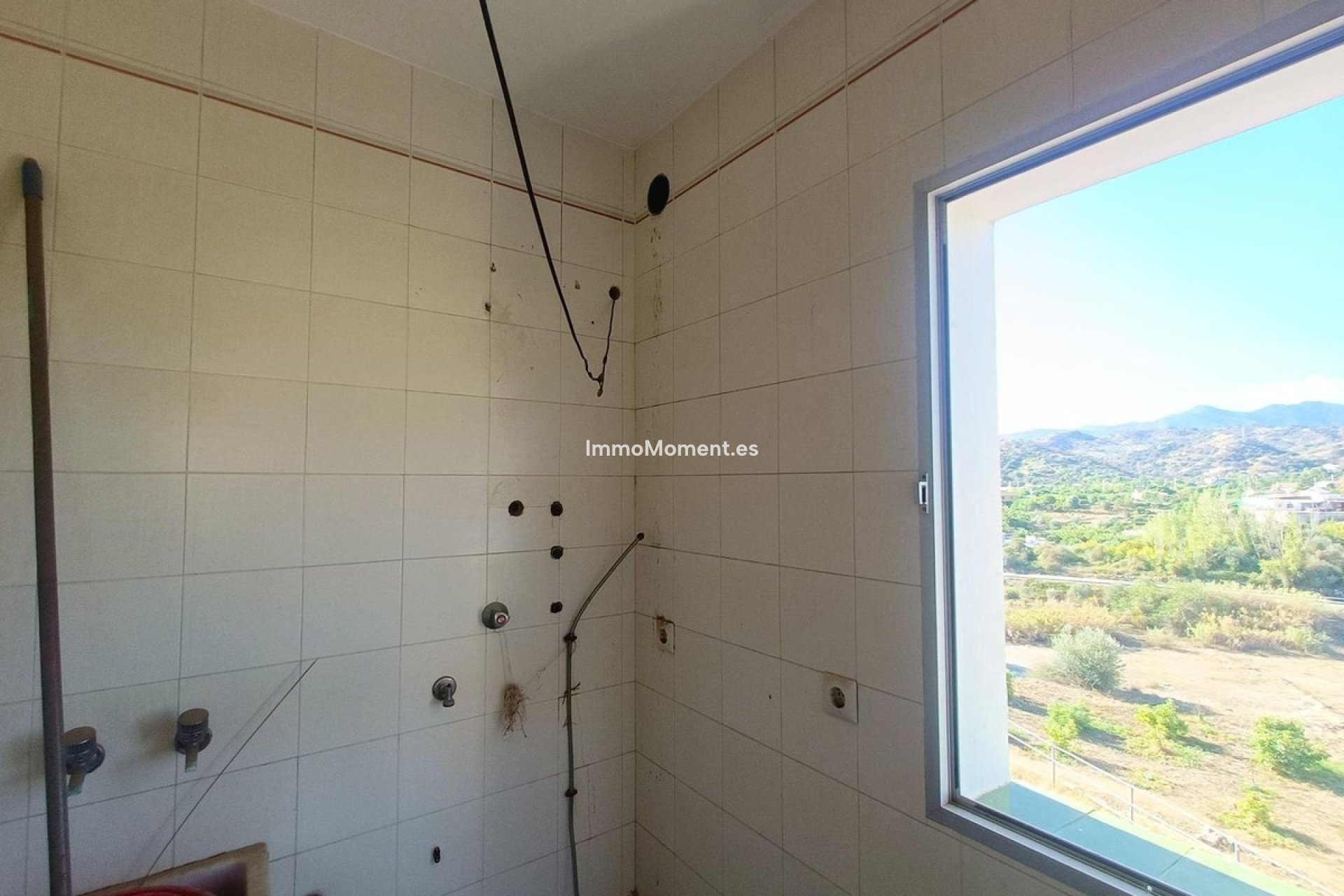 Resale - Country house - Inland  - Coín