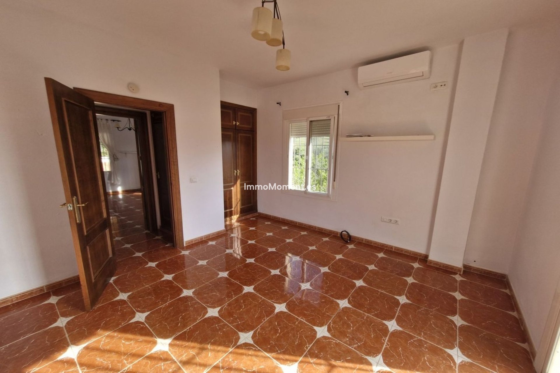 Resale - Country house - Inland  - Coín