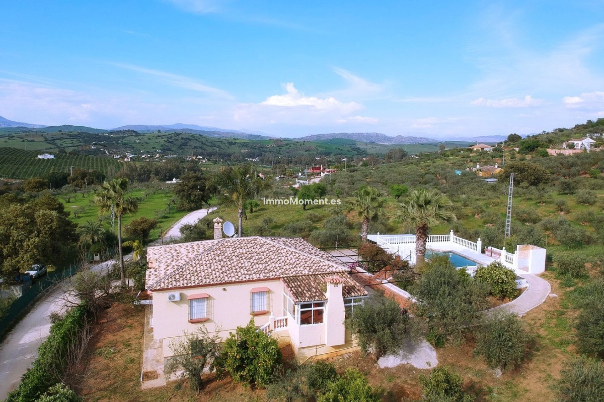 Resale - Country house - Inland  - Coín