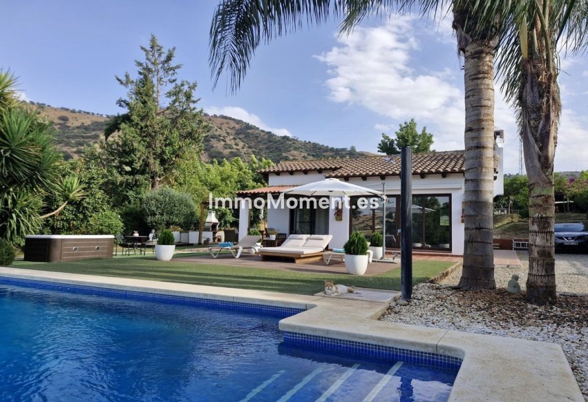 Resale - Country house - Inland  - Coín