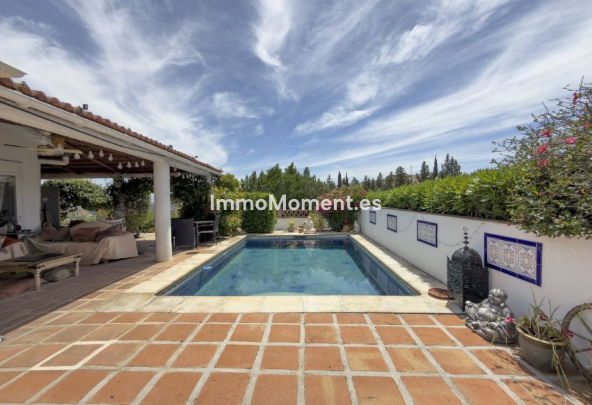 Resale - Country house - Inland  - Coín