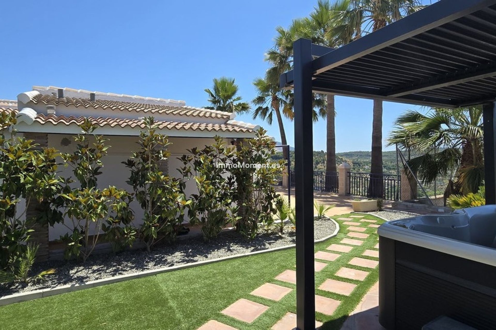 Resale - Country house - Inland  - Coín