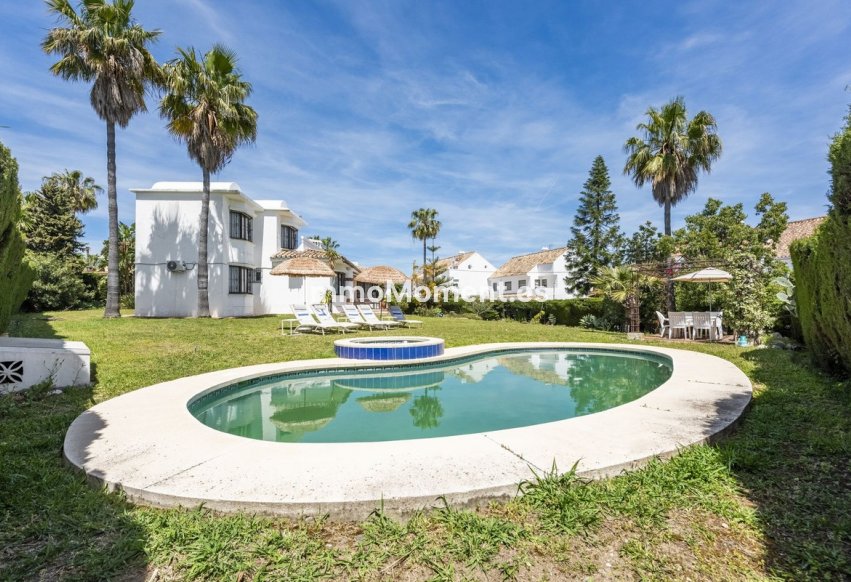 Resale - Detached villa - Estepona - Atalaya