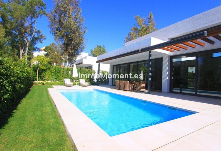 Resale - Detached villa - Estepona - Atalaya