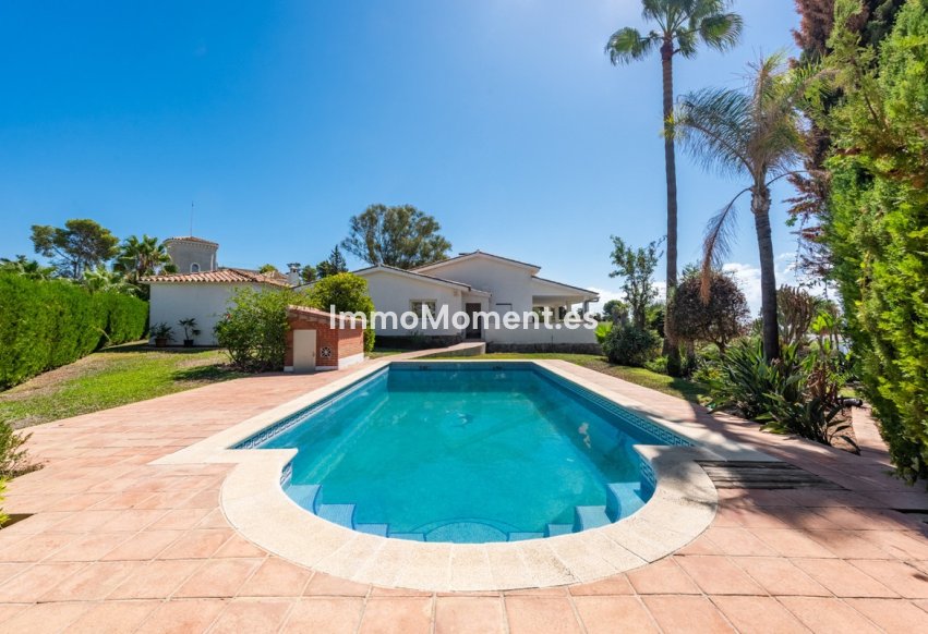 Resale - Detached villa - Estepona - Atalaya