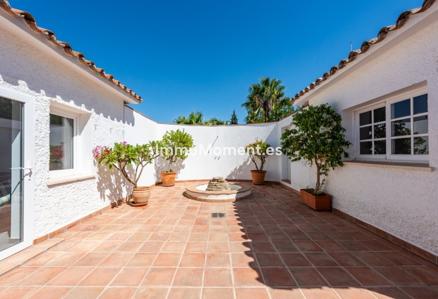 Resale - Detached villa - Estepona - Atalaya