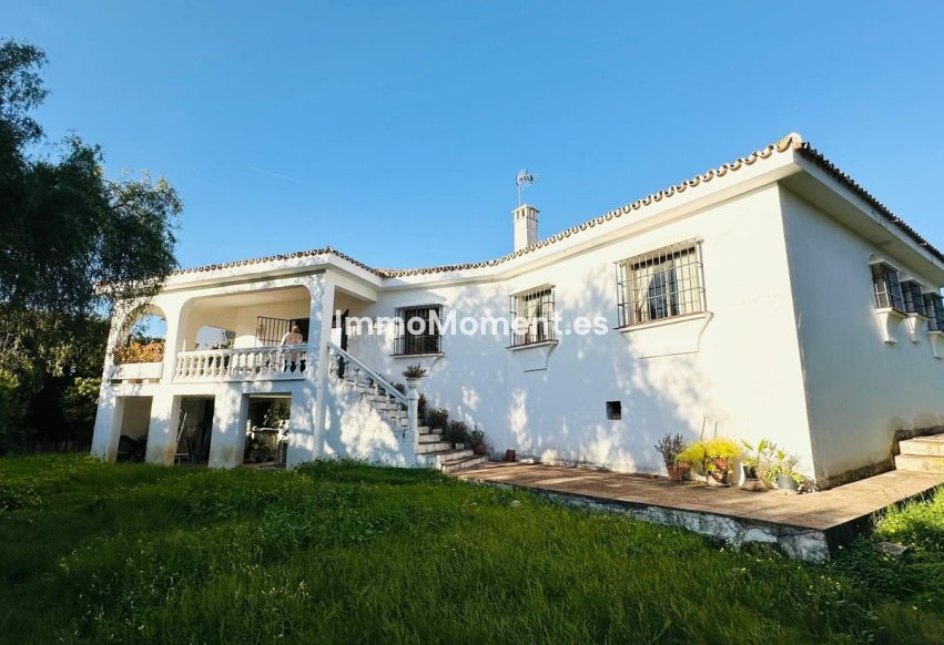 Resale - Detached villa - Estepona - Atalaya